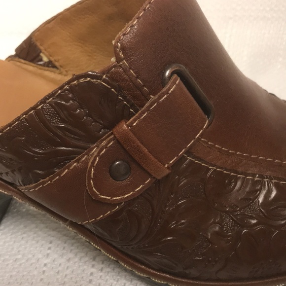 Sofft Dory Embossed Brown Leather Platform Mules with Heel 7 1/2 Wide - Picture 6 of 11